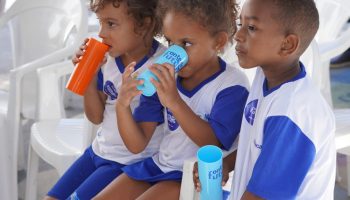 Escolas de Macaé recebem projeto sobre conscientização ambiental e água tratada