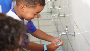 Iniciativa da Zurich Seguros com Instituto BRK leva água tratada e educação ambiental para escolas